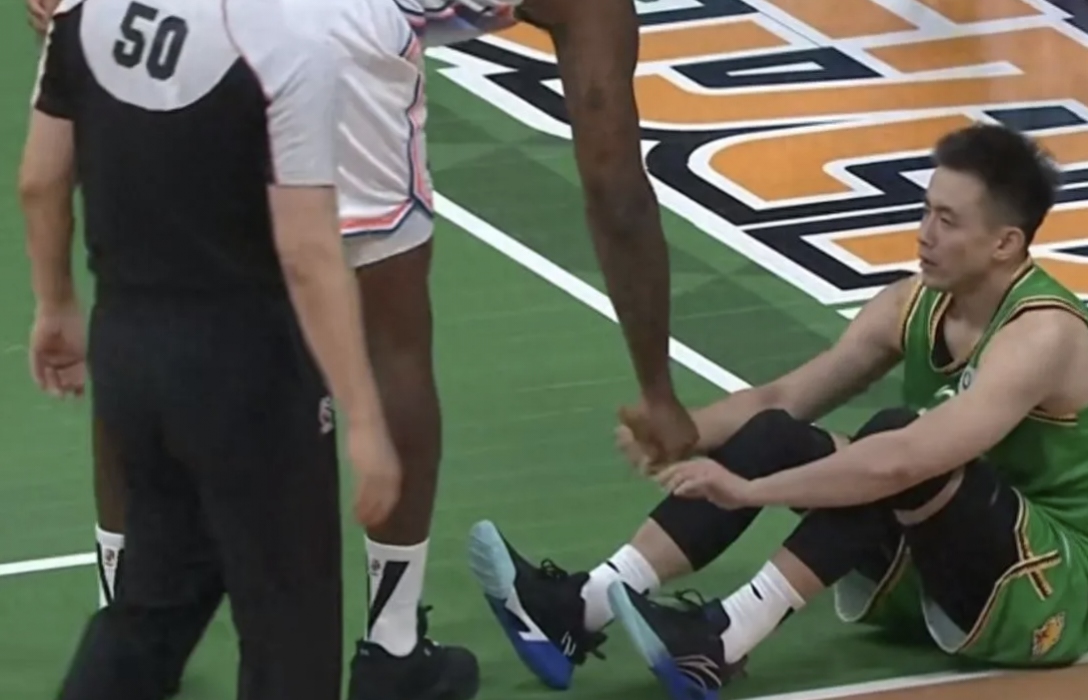 开云体育下载-四川男篮遭遇困境，寻找解决方案