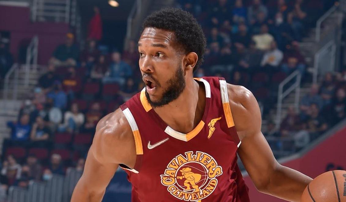 开云体育网页版入口-非洲明星球员在篮球联赛中闪耀，赢得赞誉