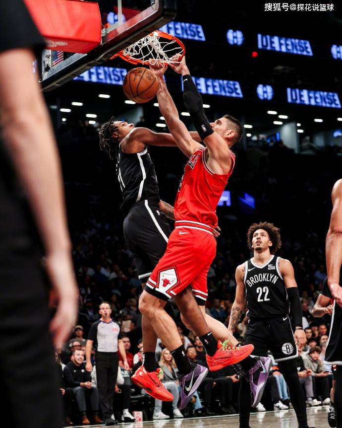 包含人逆转公牛：西蒙斯的全面表现率队获胜的词条