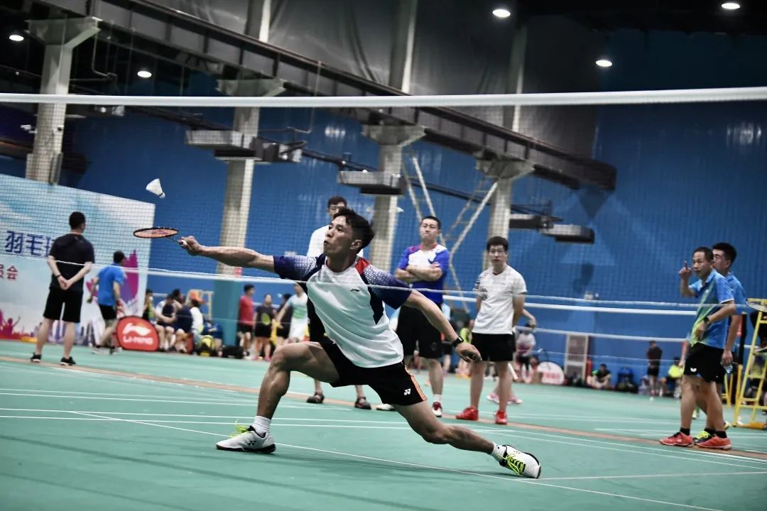 开云体育-运动竞技激烈火拼，体育场上风云再起