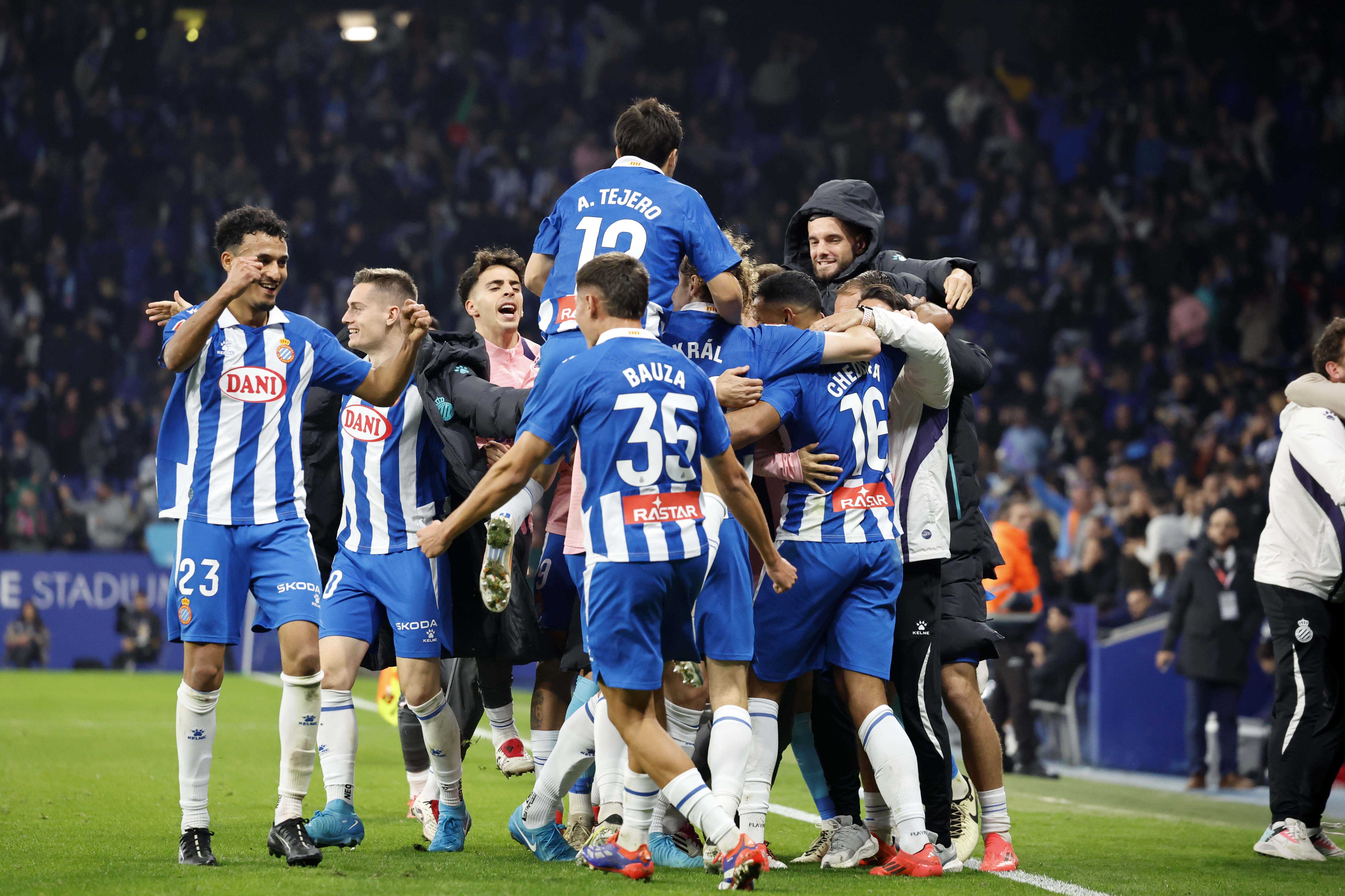 关于西班牙中场核心发威引得球迷欢呼的信息