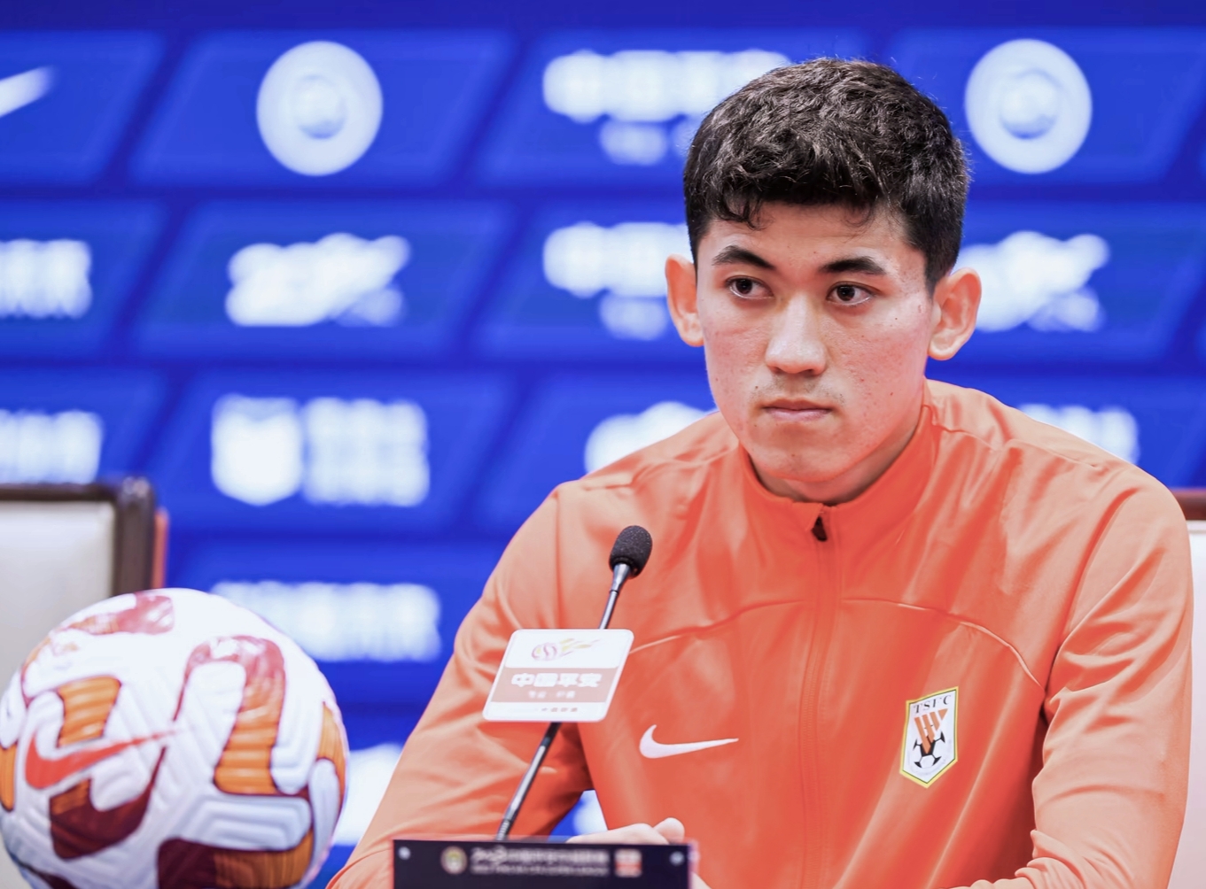 足球赛场传来好消息，球员展现出色表现