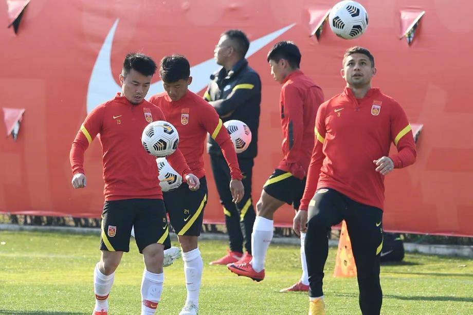 开云体育app-包含上港横扫亚泰，全面占据领先优势让球迷振奋的词条