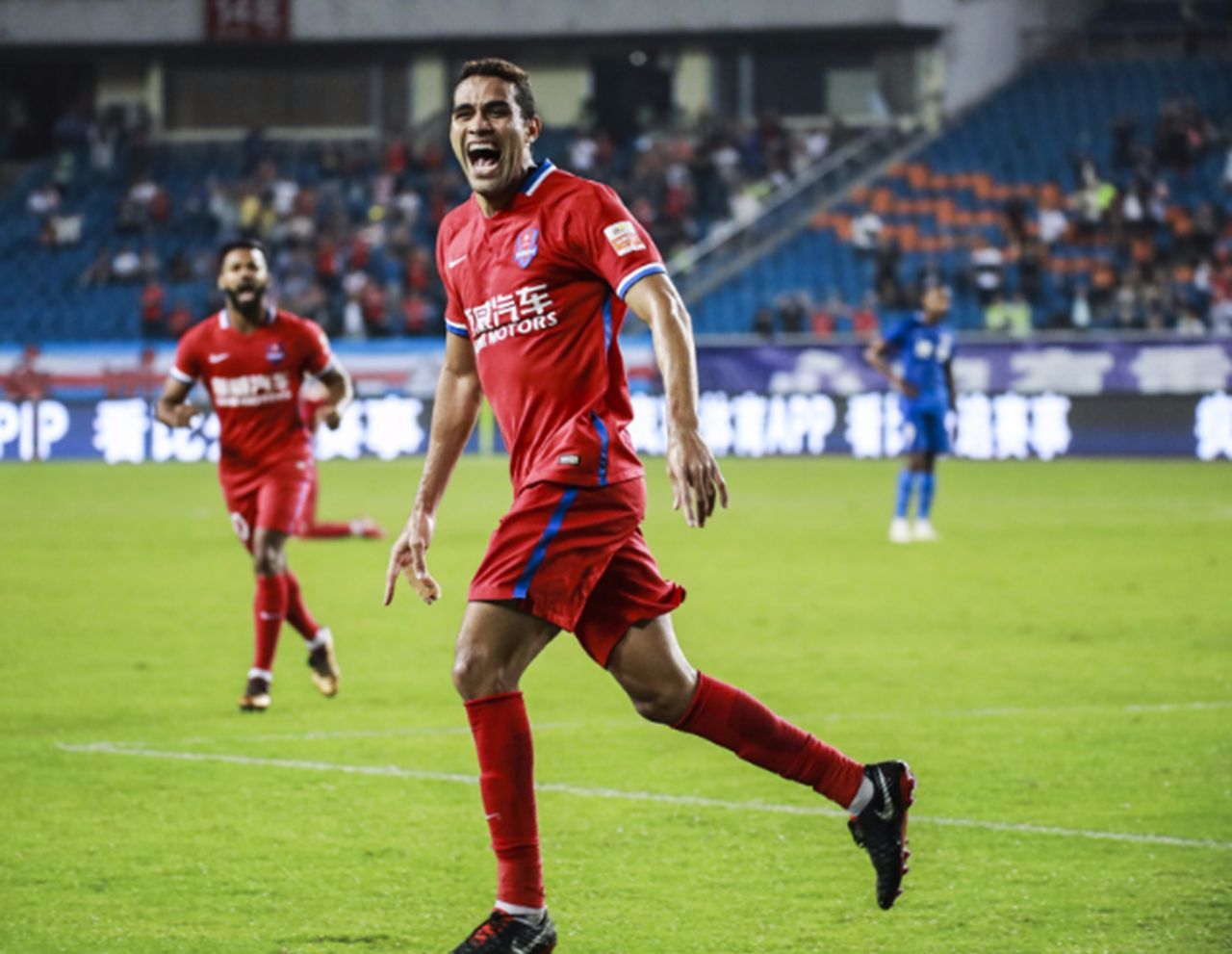 河南建业客场失利，积分榜前列位置有所下滑