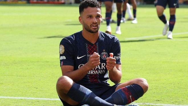 包含巴黎圣日尔曼横扫切尔西，晋级半决赛的词条