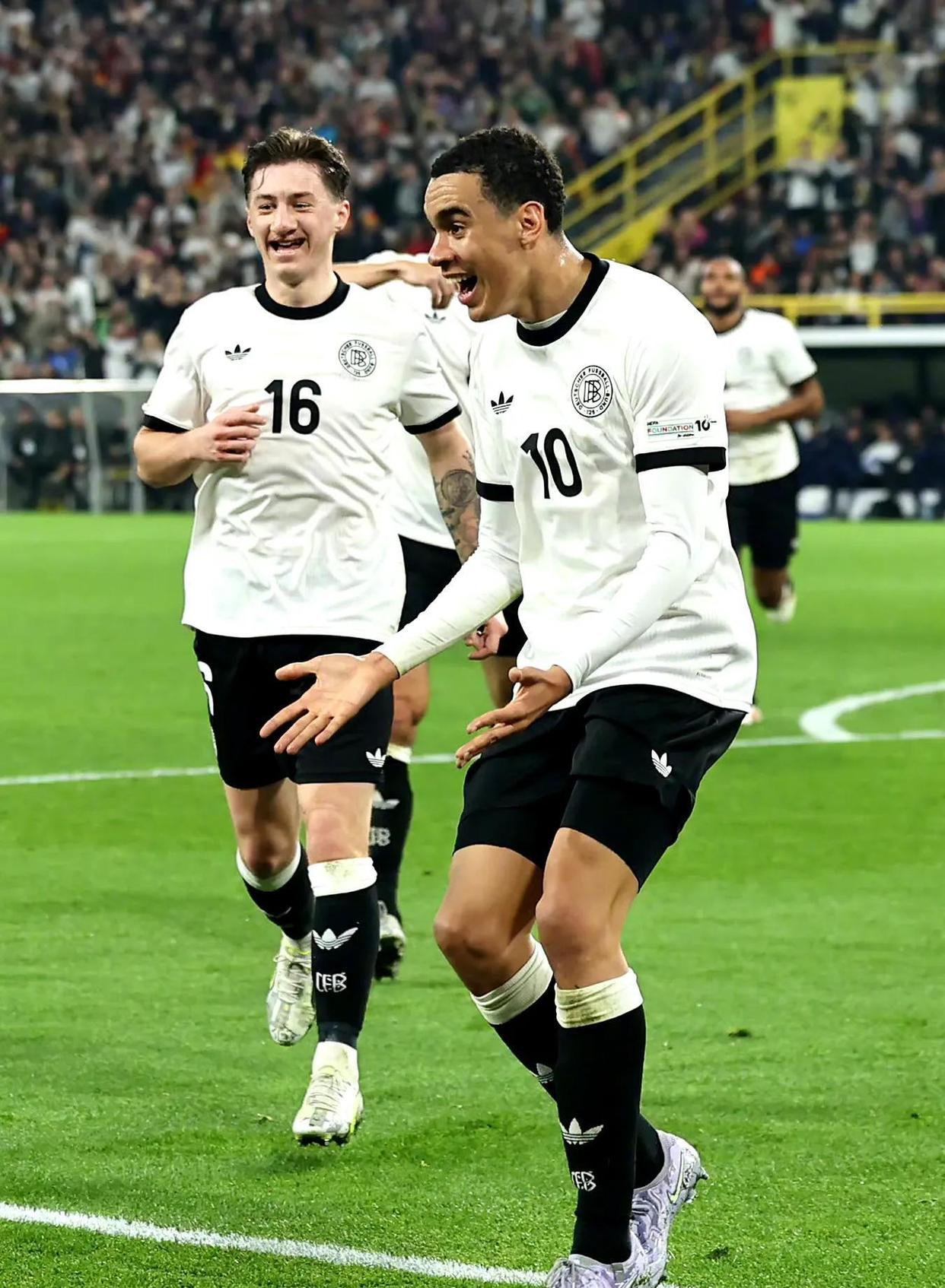 开云体育入口-欧洲足坛焦点之战，西珲两支劲旅火拼不停