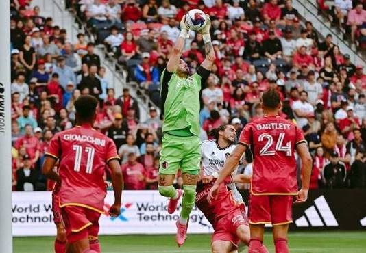 开云体育链接-激烈比赛中，球队展现出强大实力