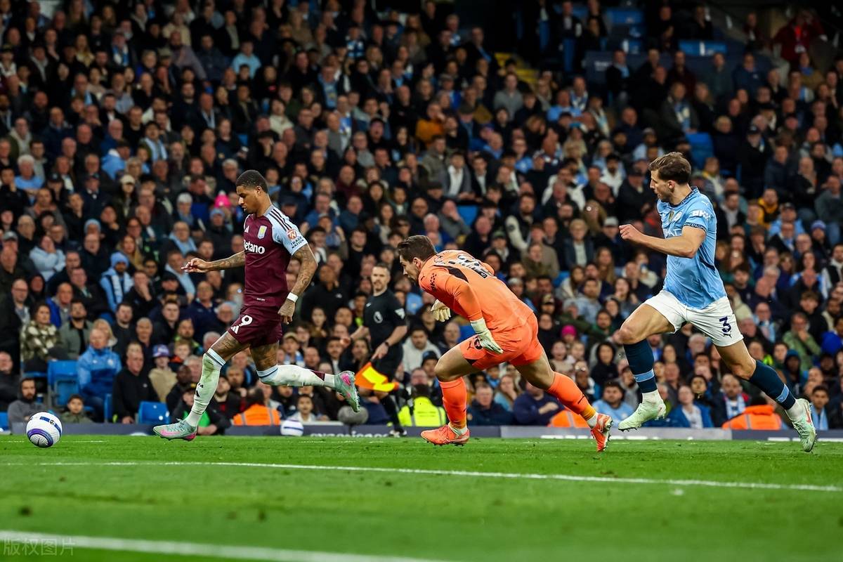 马拉加球员努内斯被调整至替补席