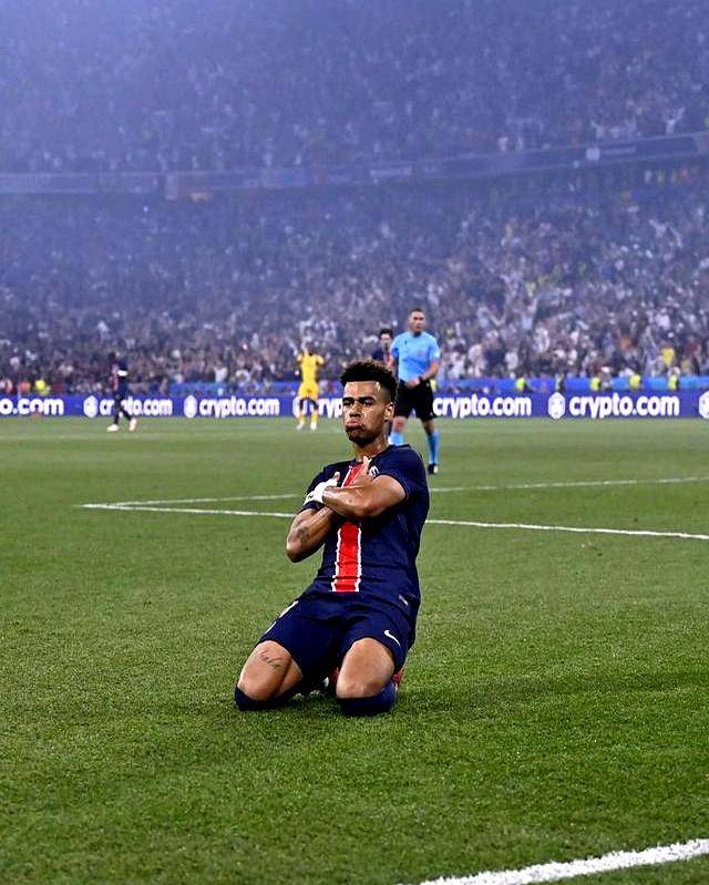 足坛巨星奋力拼搏！国际足球对决酣畅淋漓