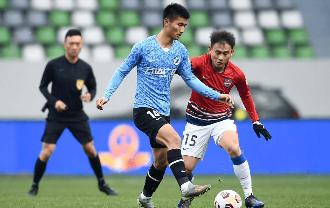 关于大连一方客场不敌重庆斯威，遭遇两连败的信息