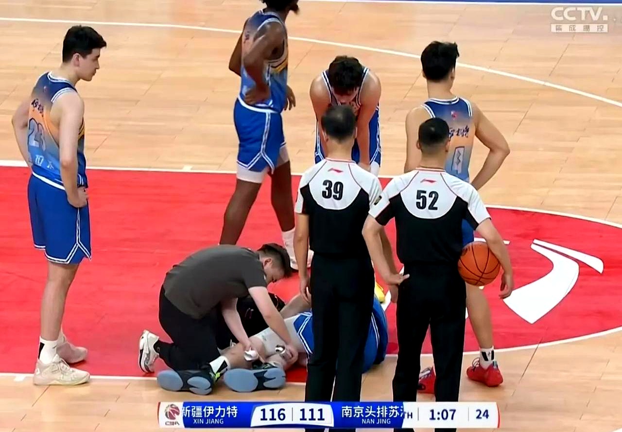 宁夏男篮在比赛中克服困难，赢得比赛