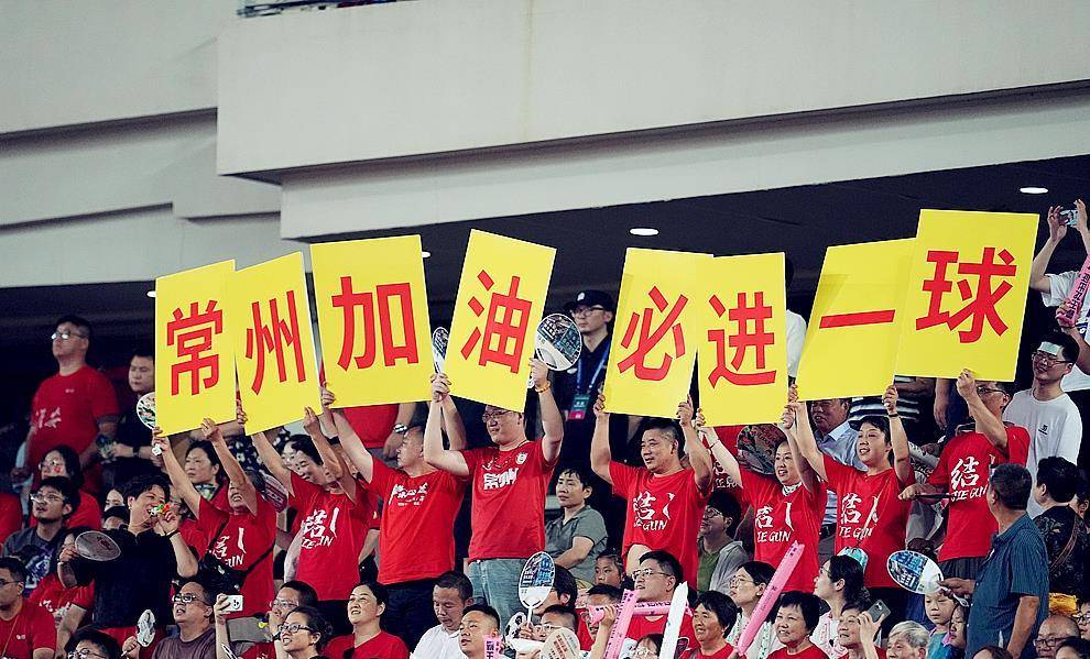 包含球员秀出绝技，助球队赢得胜利的词条