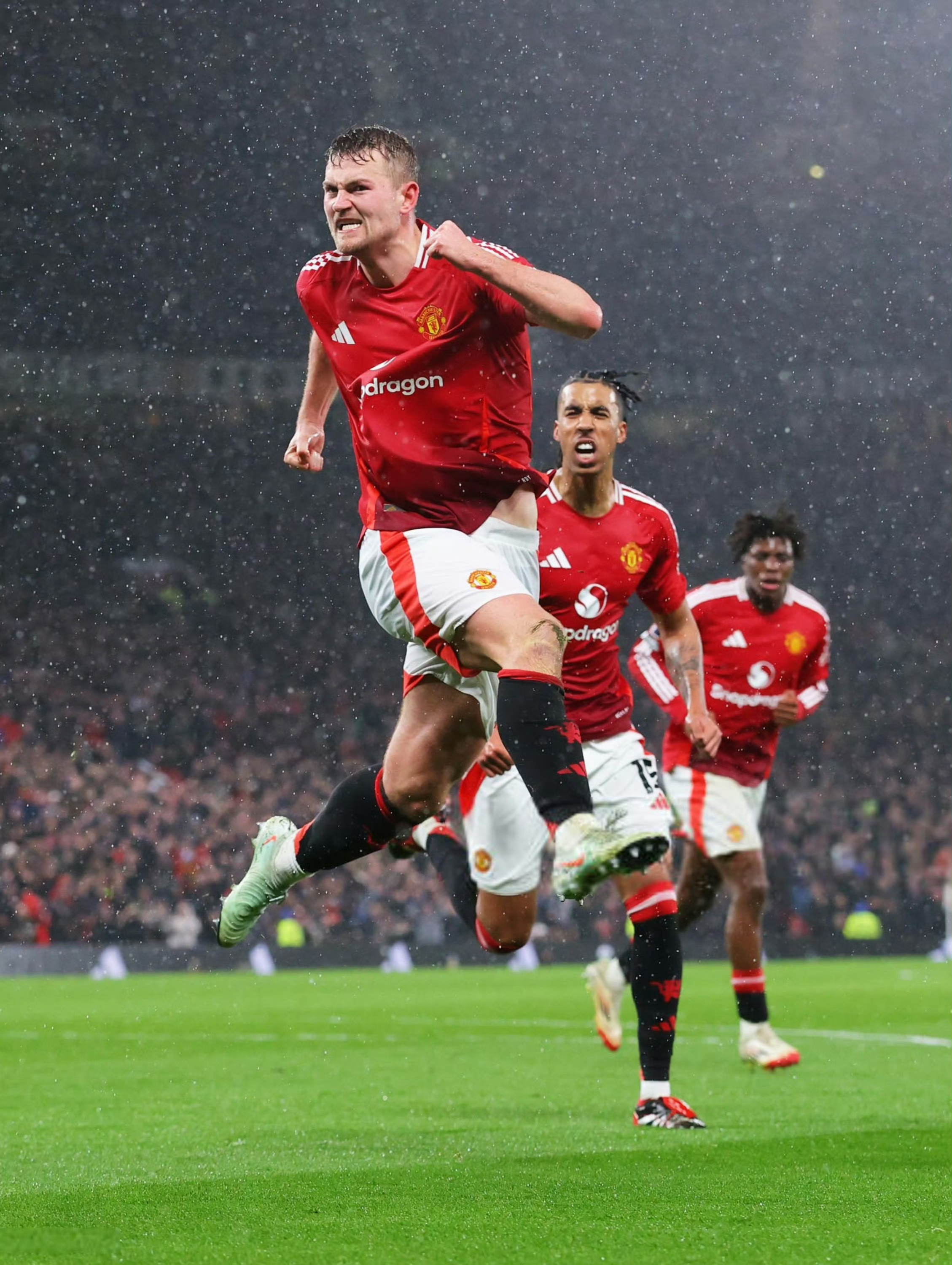 关于曼联客场取胜，改头换面争四进军的信息