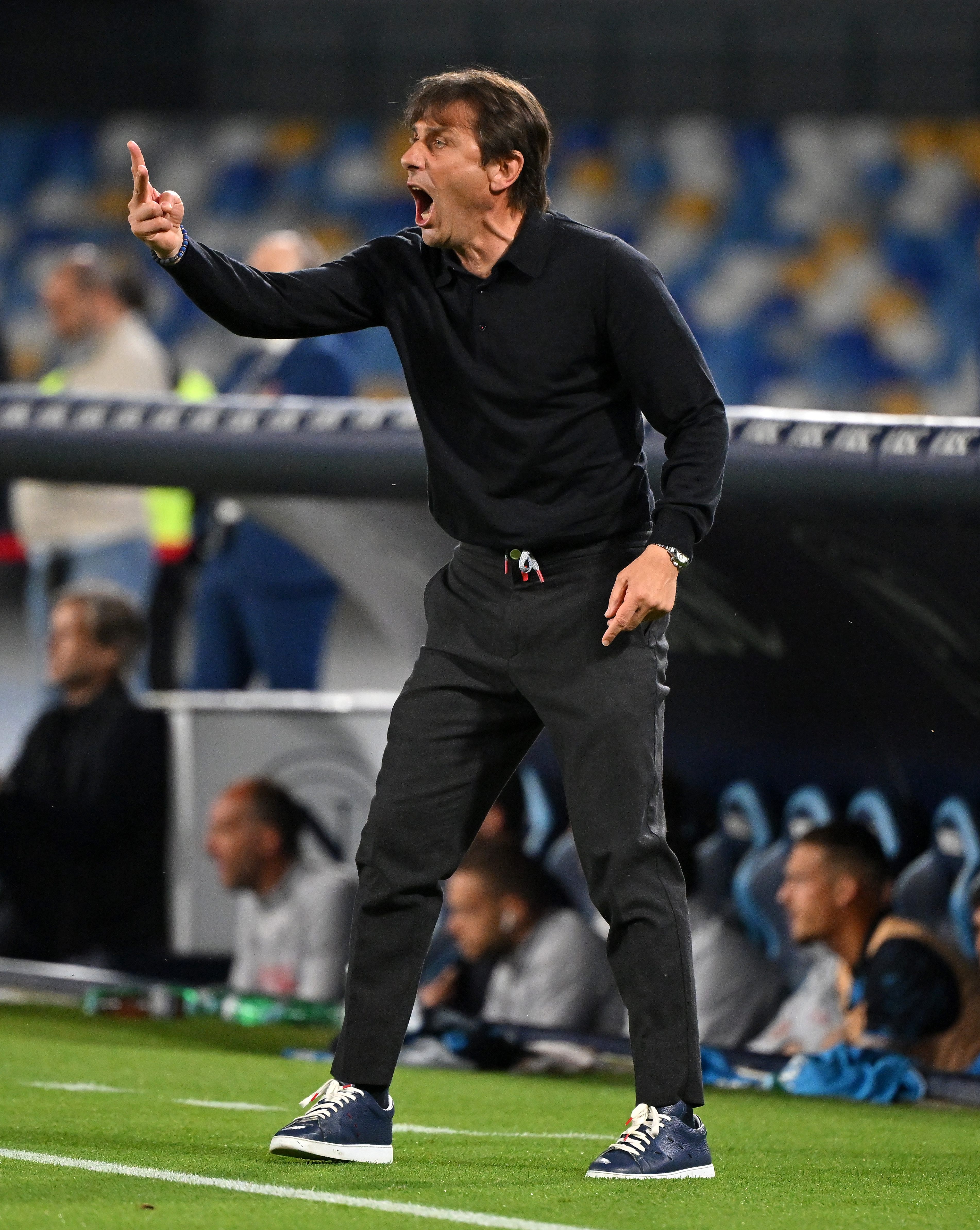 开云体育地址-那不勒斯中场核心受伤，或将缺席多场比赛的简单介绍